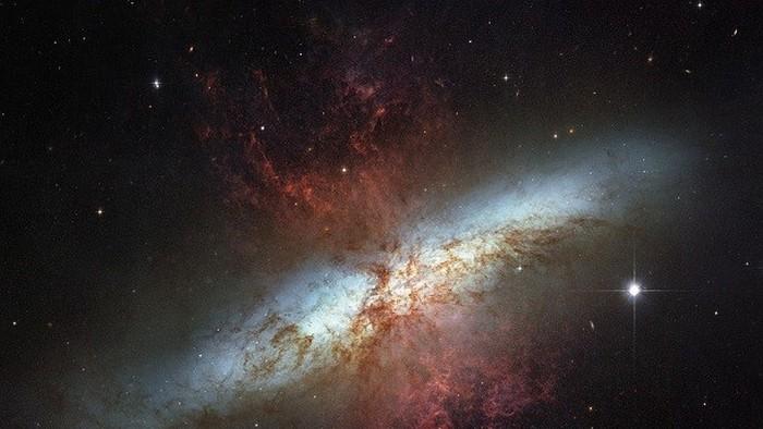 Tikrieji erdvės matmenys arba galaktikų skaičius visatoje